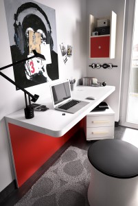 Mesa escritorio con panel inferior