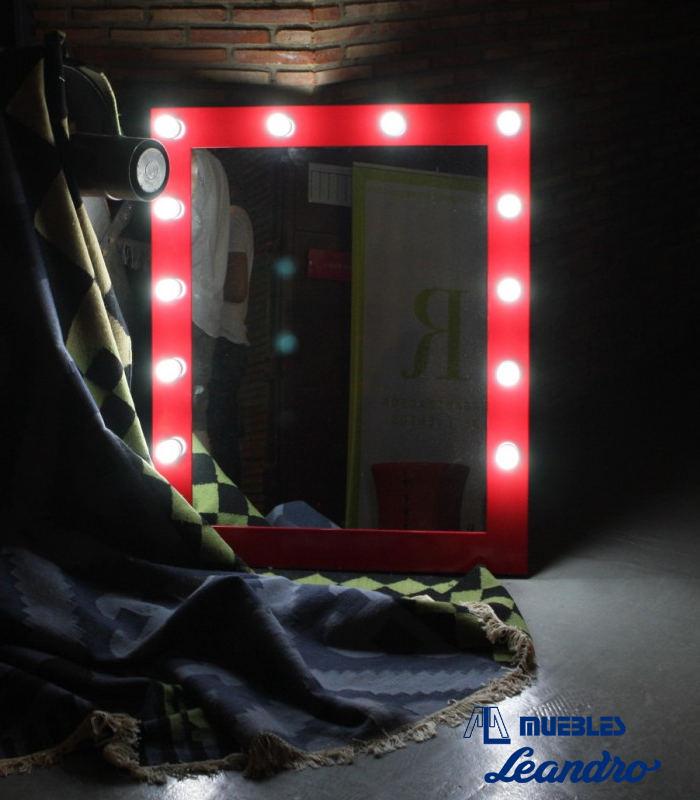 El espejo maquillaje vintage con luz LED perimetral. Fabricado a mano. El espejo  de maquillaje vintage l…